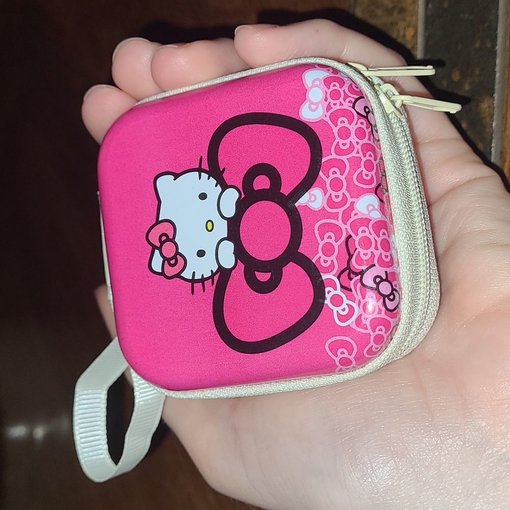 Hello Kitty Earbud Hard Case - Picture 14 of 15